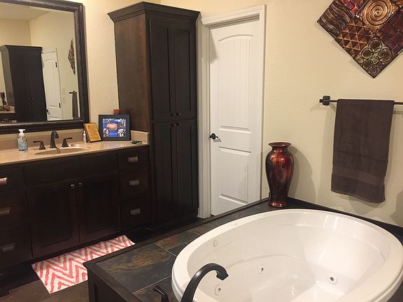 4th image of 9 Sequoia Dr