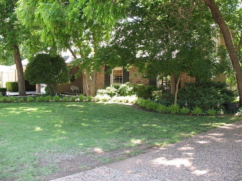 1st image of 719 NW Heinzwood Cir