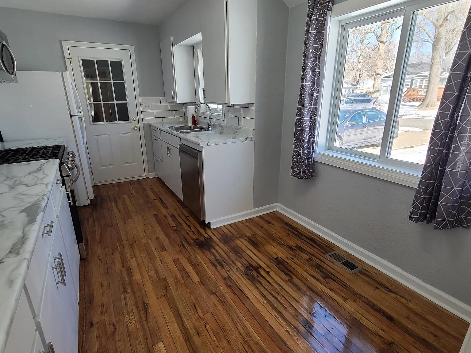 2 bed, 850 sqft, $1,250 — Photo 3