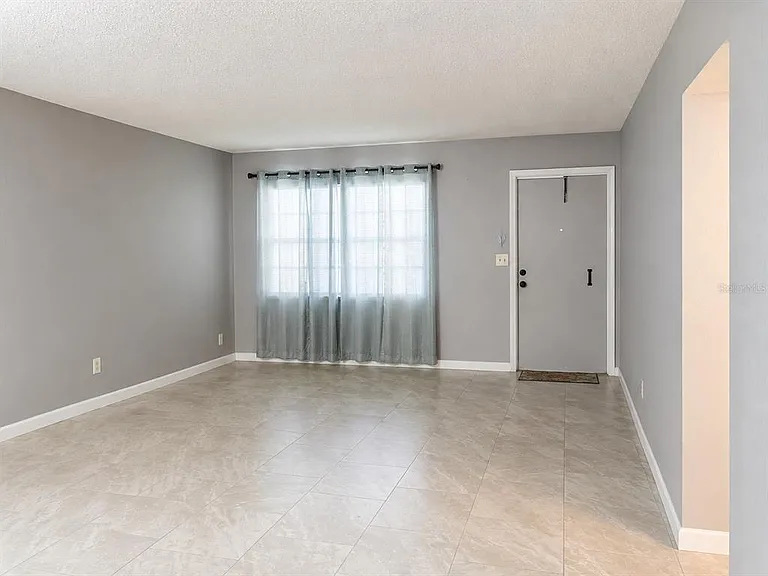 400 Auburn Dr #3 — Photo 2