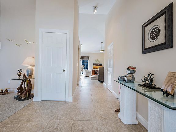 3rd image of 1661 Almeria Ct