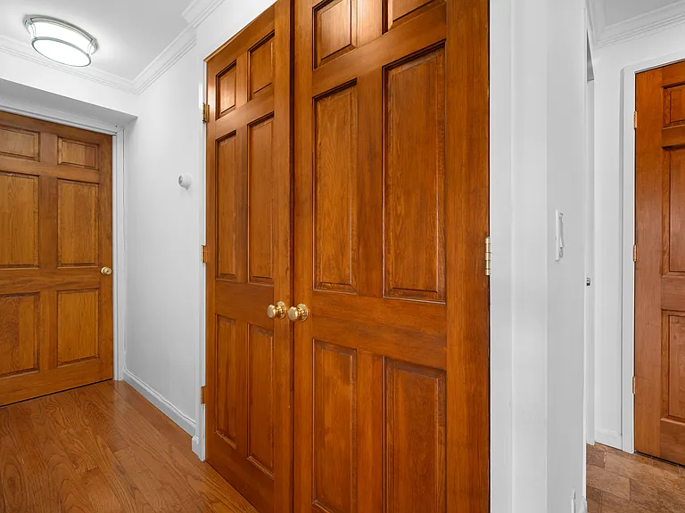 141 Great Neck Rd #2G — Photo 17