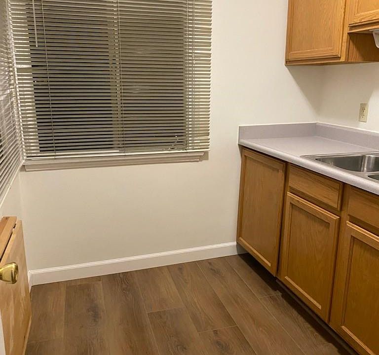 2nd image of 980 N Altadena Dr