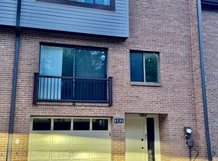 302 Springwater Ct, Coraopolis, PA 15108