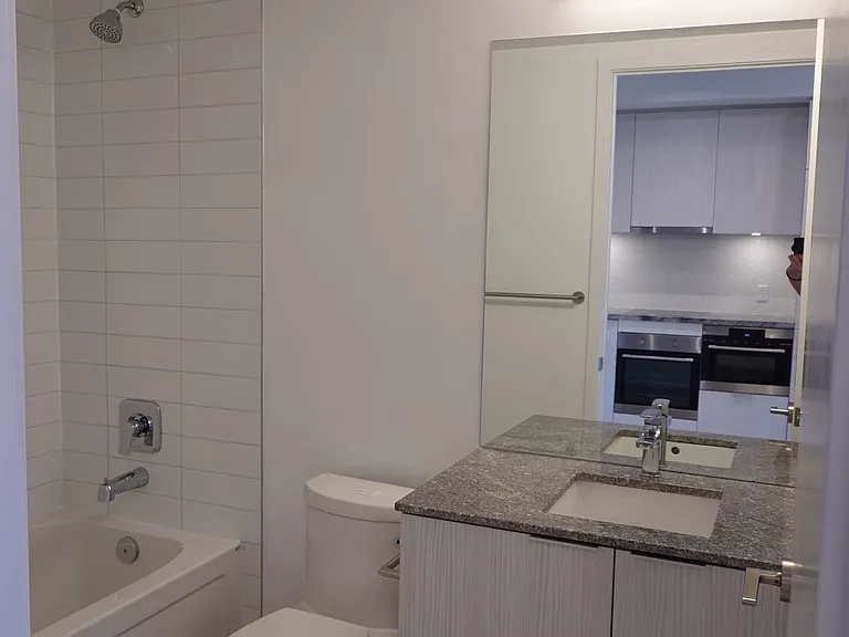 158 Front St E #519 — Photo 15