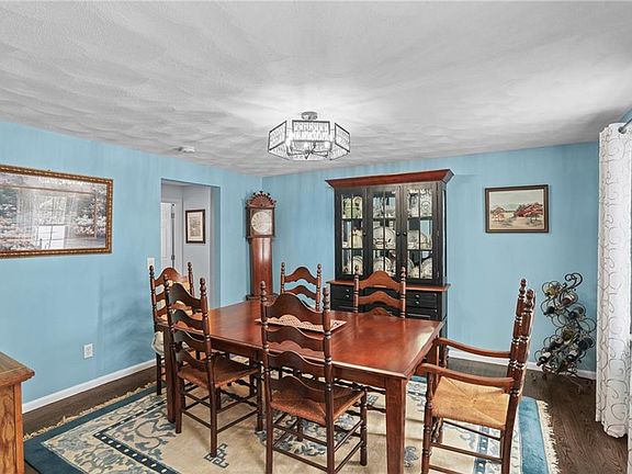 5th image of 30 Parkside Dr