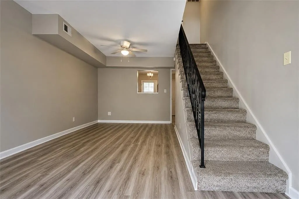 2 bed, 1.0 bath, 7168 sqft, $1,497 — Photo 3