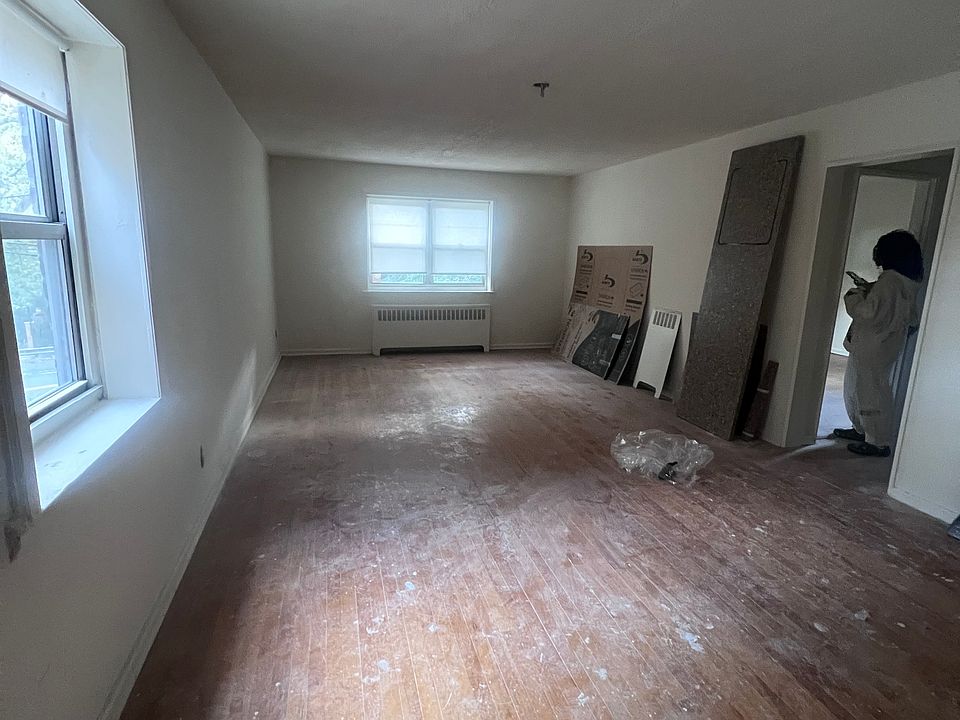 2nd image of 476 Howard Ave APT 2A