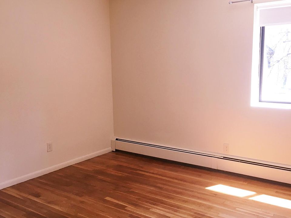2nd image of 880 E 4th St APT 4-7