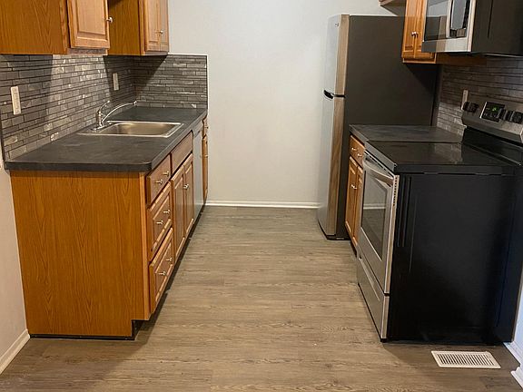 3rd image of 806 Ford Ave APT 4