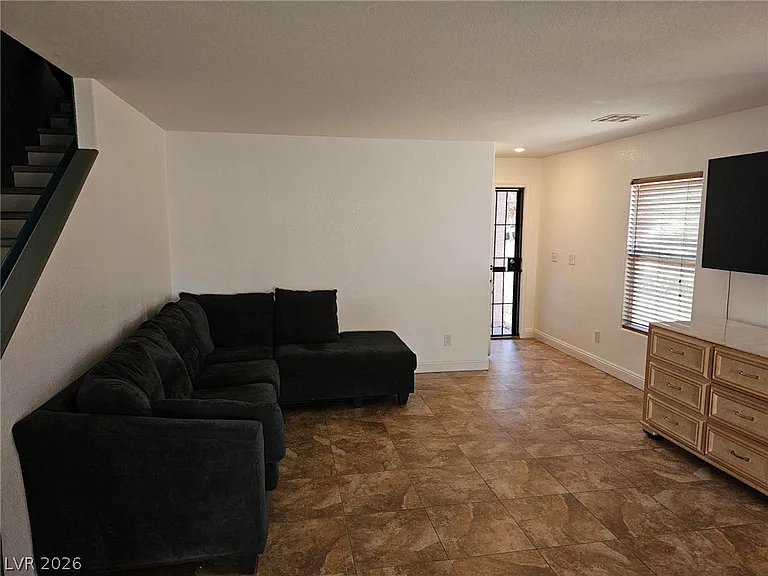 5064 Whistling Acres Ave — Photo 9