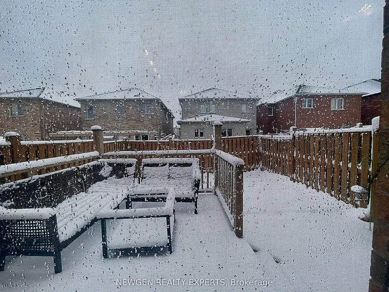 42 Crystalview Cres #UPPER — Photo 8
