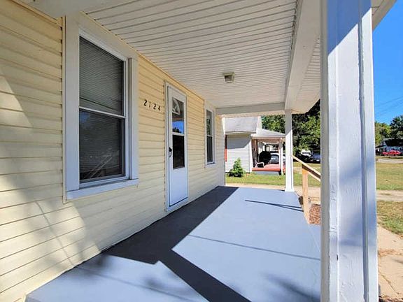 3rd image of 2124 Winona Dr