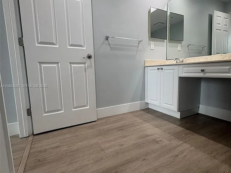 2100 Greenview Shores Blvd #513 — Photo 10