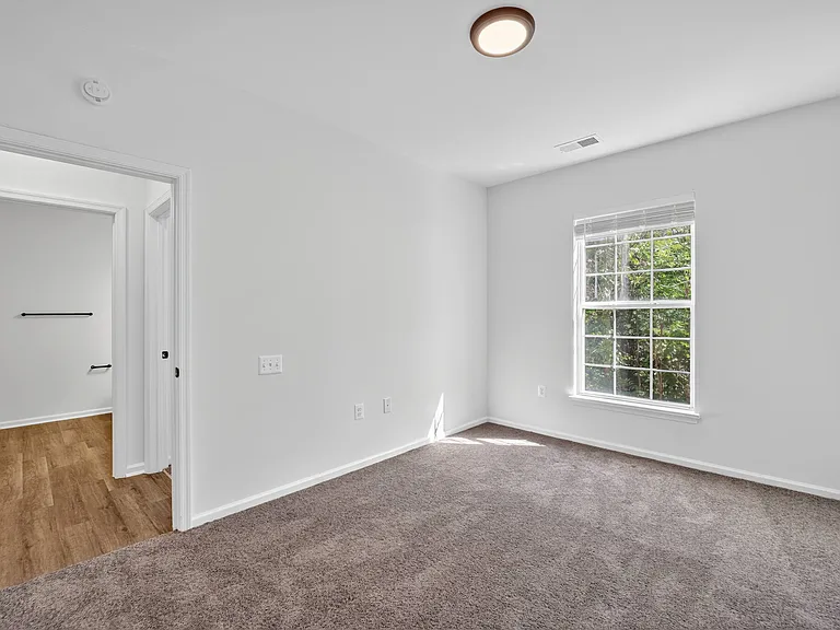 Brittany Commons Apartments — Photo 5