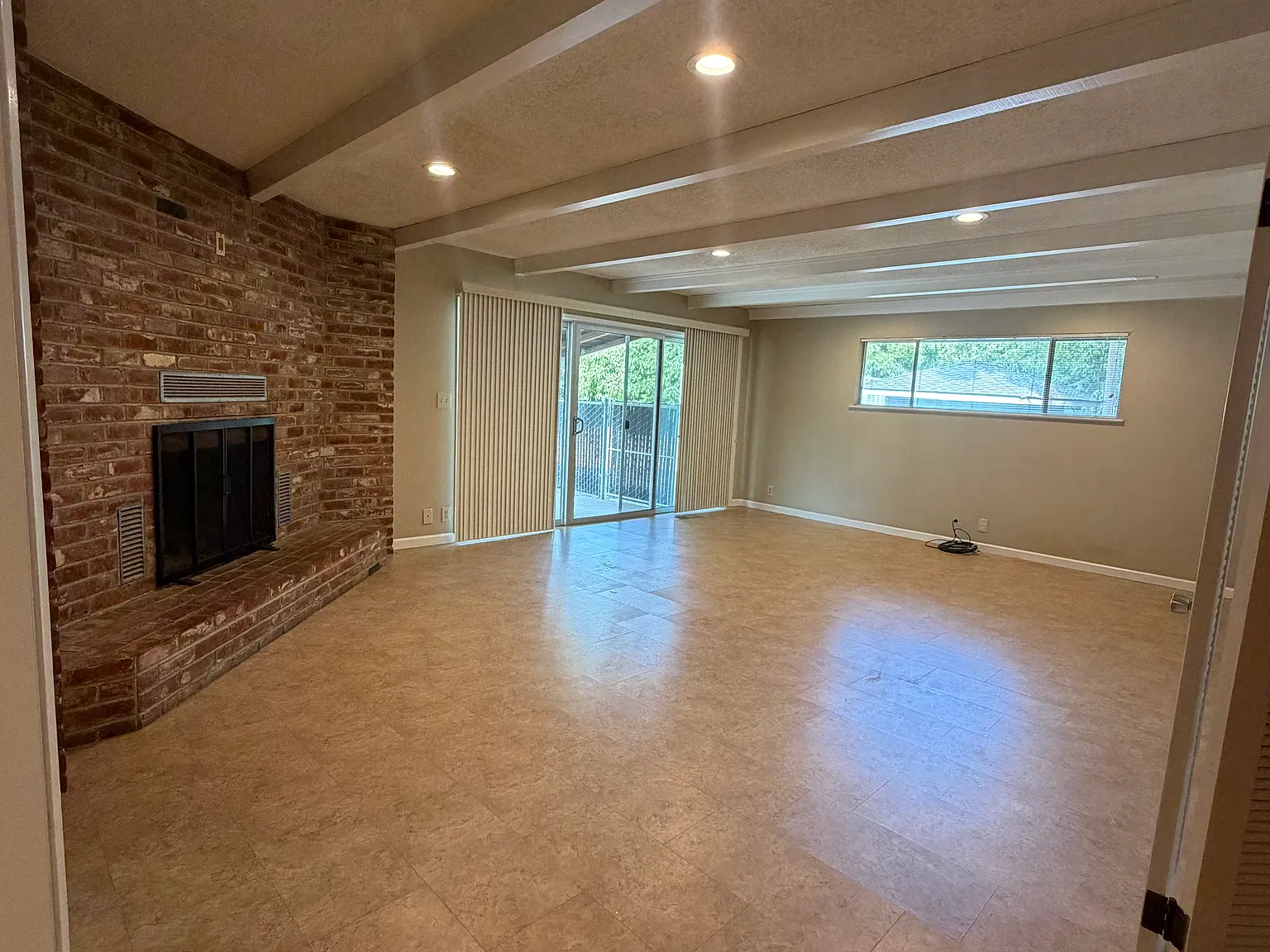 3 bed, 2318 sqft, $2,700 — Photo 4