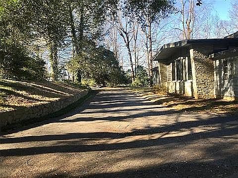 4th image of 214 Pinehurst Ln