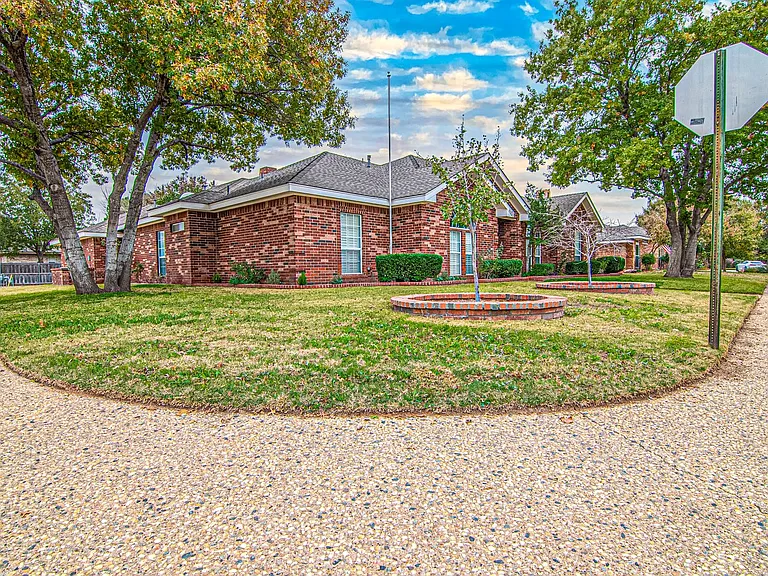 4601 Cherrywood Dr — Photo 33
