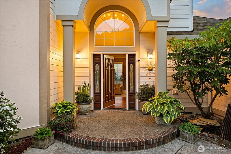 3rd image of 124 Pompano Road