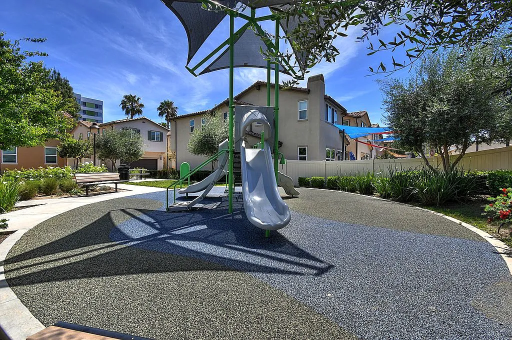 4 bed, 3.5 bath, 2100 sqft, $4,750 — Photo 3