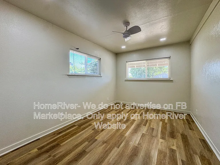 2336 Darwin St — Photo 9