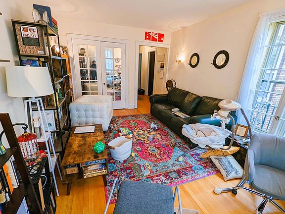 2nd image of 7200 N Greenview Ave #2F