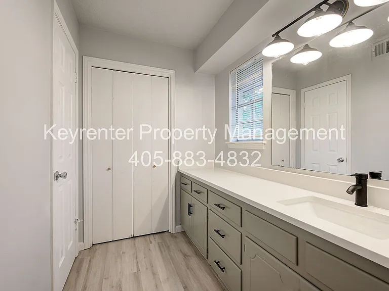 1309 Crown Point Ave #4 — Photo 17