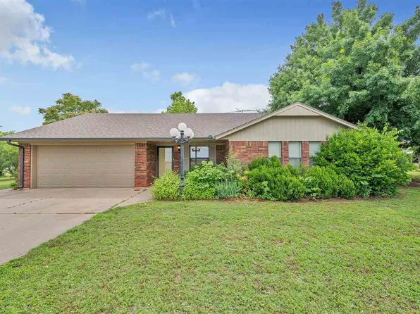 537 W James St, Sterling, OK 73567