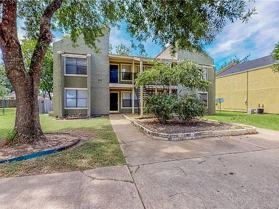 2nd image of 303 Manuel Dr APT B