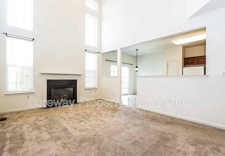 158 Chancellor Dr — Photo 3
