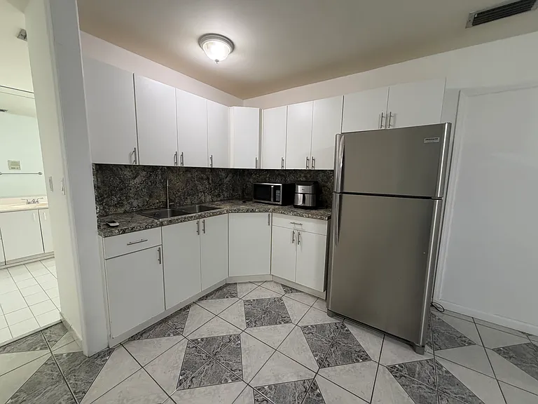 SW 34th St — Photo 2