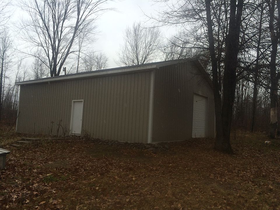 2nd image of 11831 Long Lake Rd