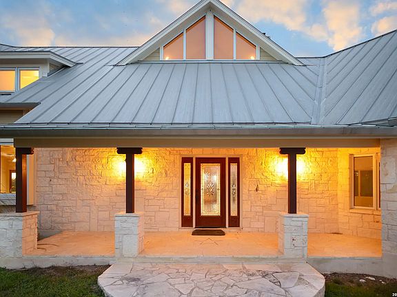 3rd image of 1141 Currie Road