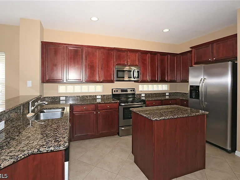 17007 Tremont St — Photo 3