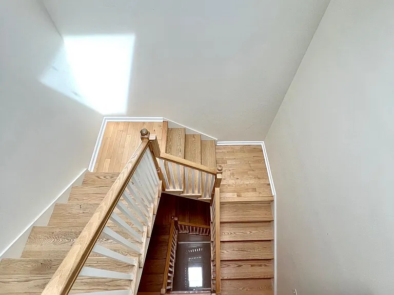 51 W 19th St — Photo 11