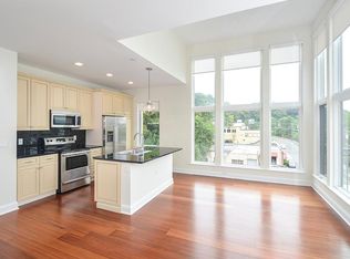 360 Old River Rd #524, Edgewater, NJ 07020