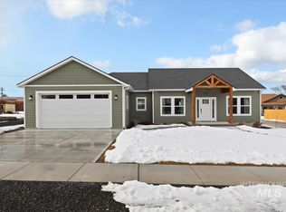 826 Adell Ave, Filer, ID 83328