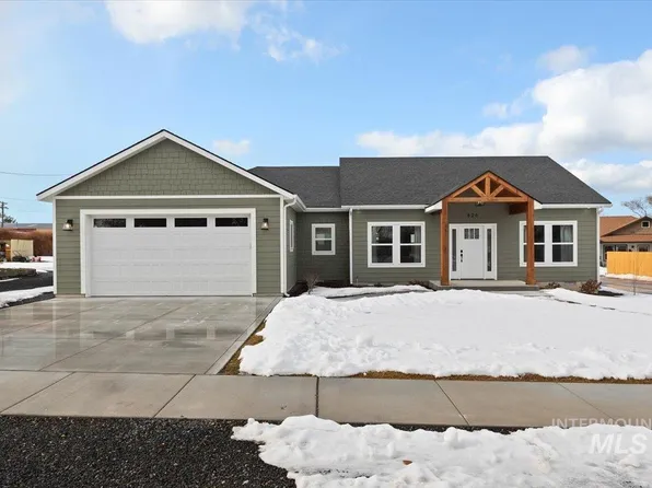 826 Adell Ave, Filer, ID 83328
