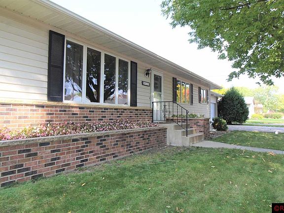 5th image of 820 8th St N