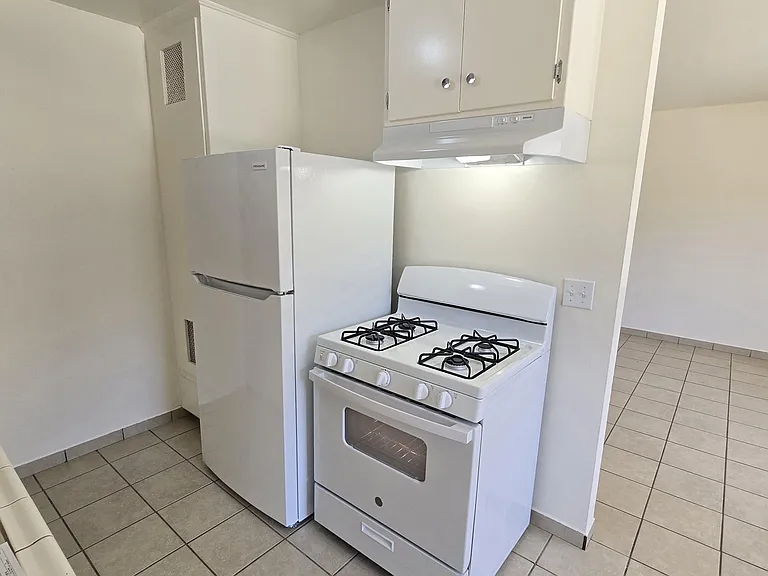 Asher St. Apartments — Photo 14