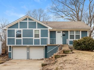 902 Ridge Dr, Belton, MO 64012