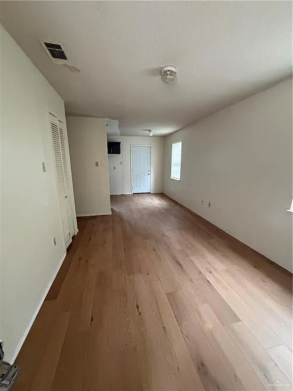 2 bed, 1.0 bath, 750 sqft, $700 — Photo 2