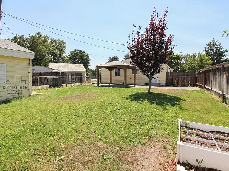 402 Abbot St — Photo 19