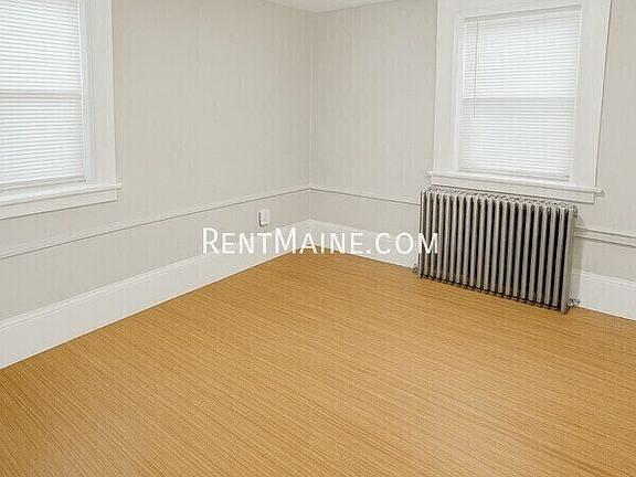5th image of 409 4th St APT 5