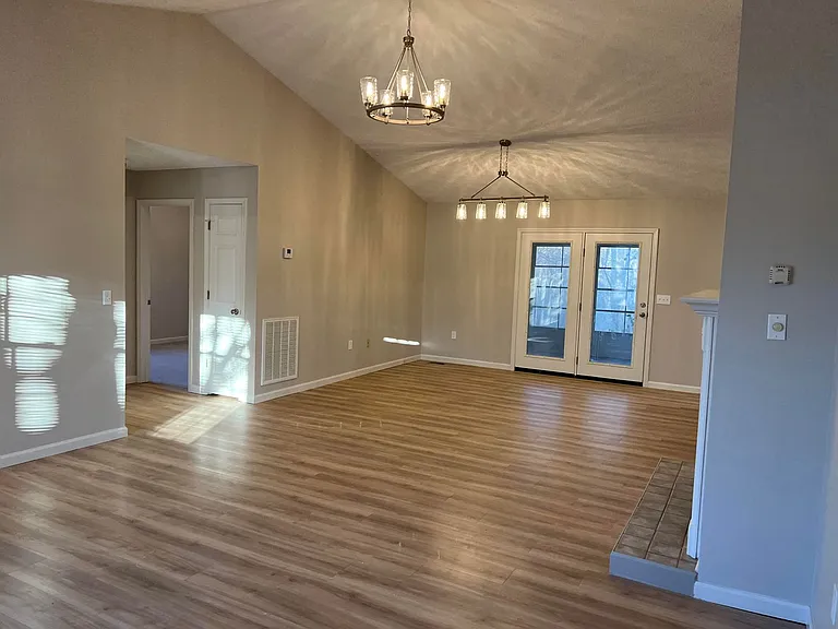392 Southridge Cir — Photo 3