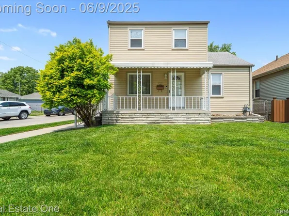 740 Hudson St, Wyandotte, MI 48192