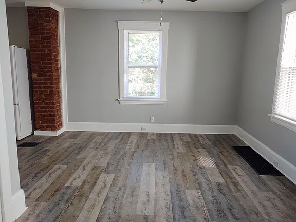 2nd image of 3916 Oakpark Pl