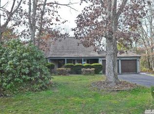 34 Stratton Ln, Stony Brook, NY 11790