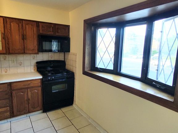 2nd image of 4326 E Tremont Ave