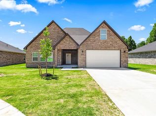 228 E Abbott Ln, Mustang, OK 73064